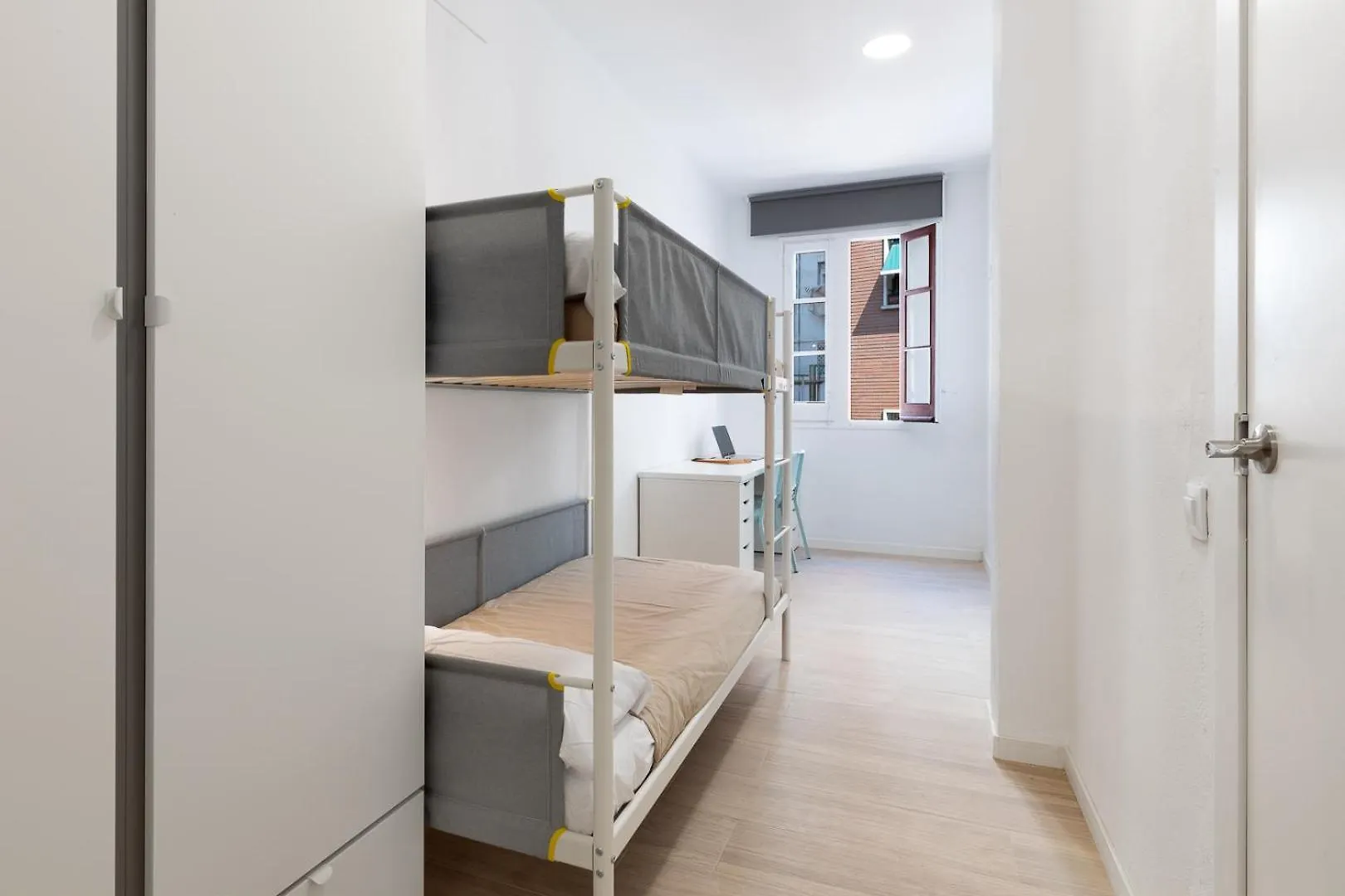 A Pousada Laresibcn Minimum 31 Nights Barcelona 0*,