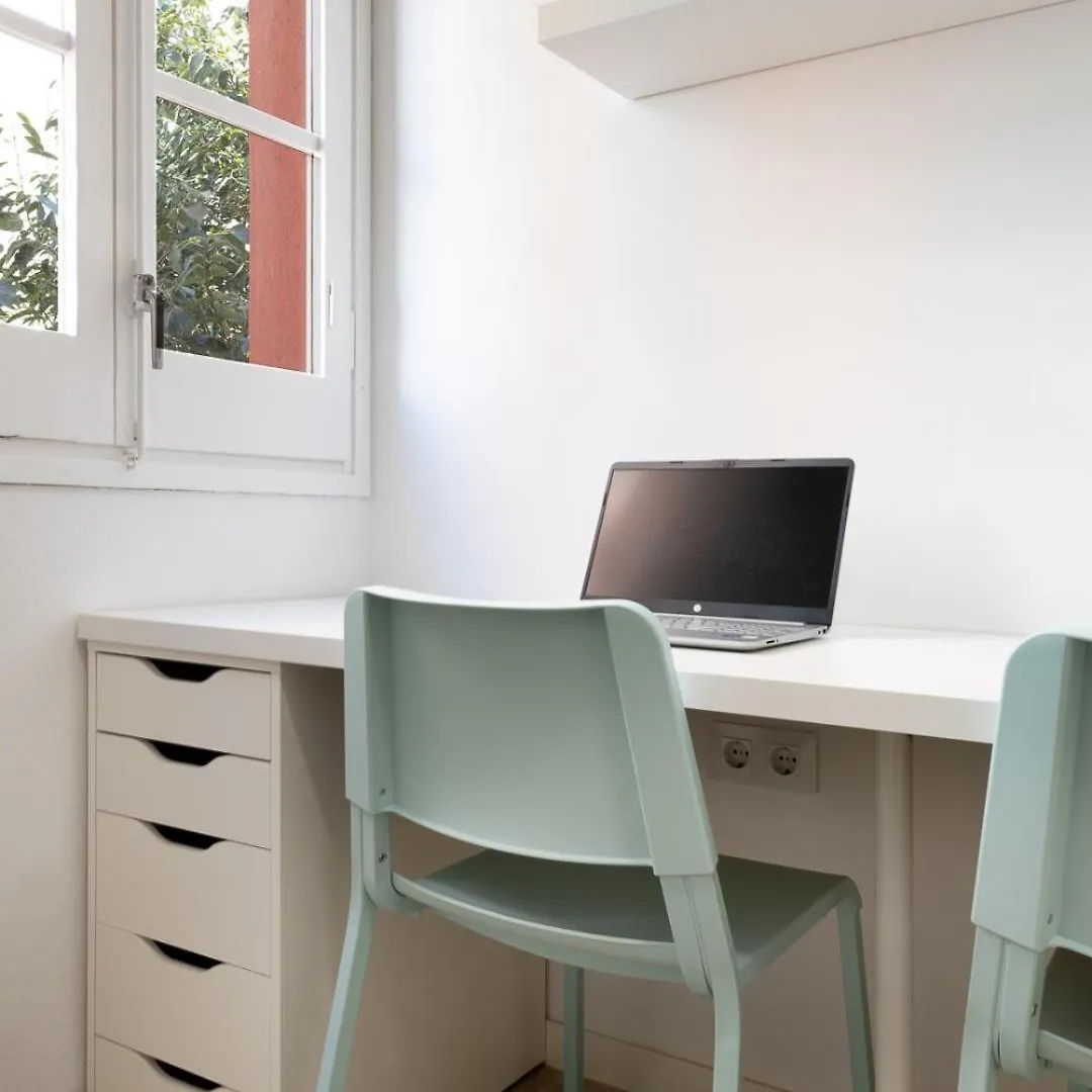 A Pousada Laresibcn Minimum 31 Nights Barcelona Albergue